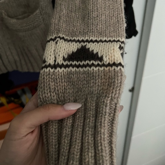 Sea to Sky Lambs Wool TNA Sweater - Picture 2 of 3